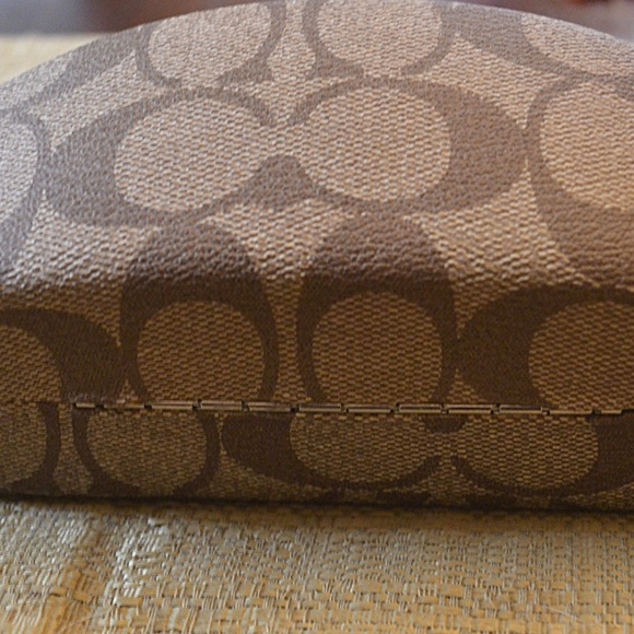 COACH Logo Eyeglass Case, Hard Clamshell Case - Picture 3 of 3